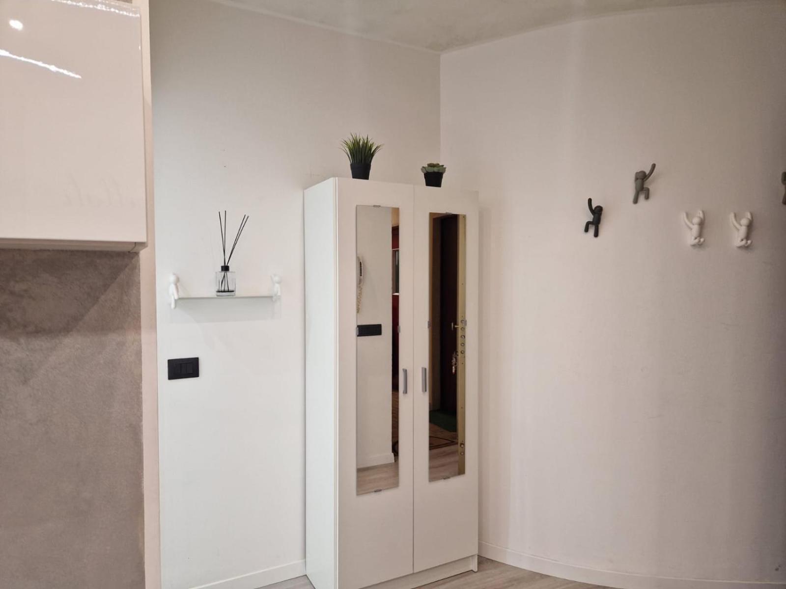 N&ghomesweethome Monet Elegante - Affari Apartment Mailand